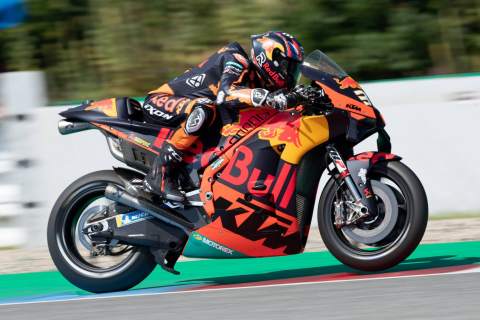 Binder badai untuk kemenangan MotoGP perdananya yang spektakuler untuk KTM di Brno